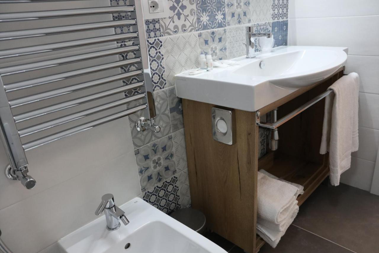 Residenza La Reggia Bed & Breakfast กาแซร์ตา ภายนอก รูปภาพ