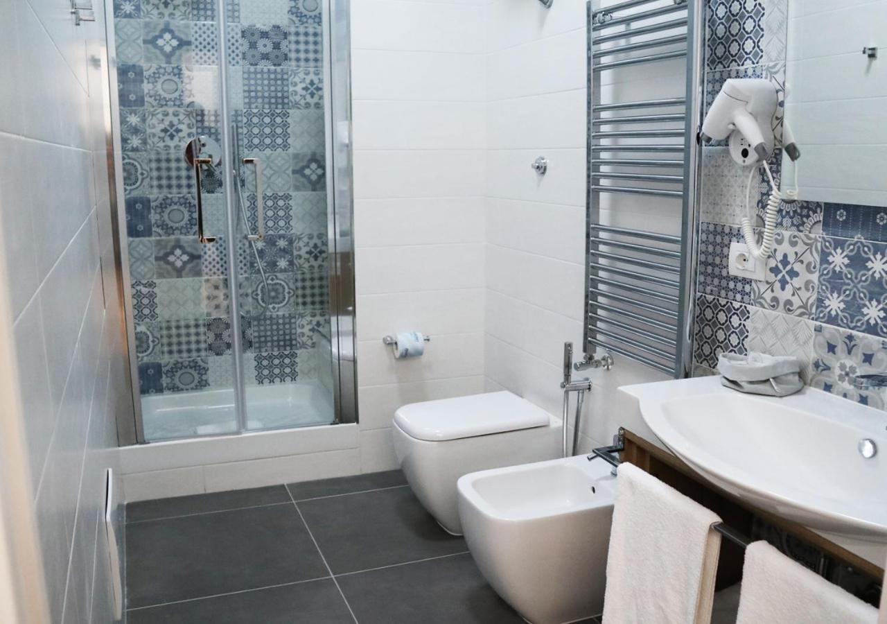 Residenza La Reggia Bed & Breakfast กาแซร์ตา ภายนอก รูปภาพ