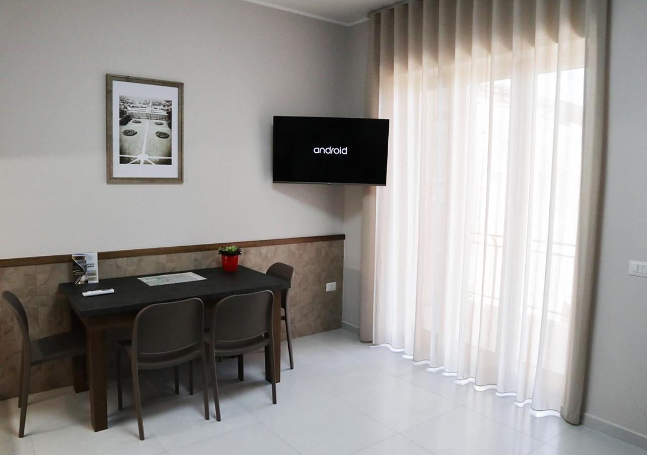 Residenza La Reggia Bed & Breakfast กาแซร์ตา ภายนอก รูปภาพ