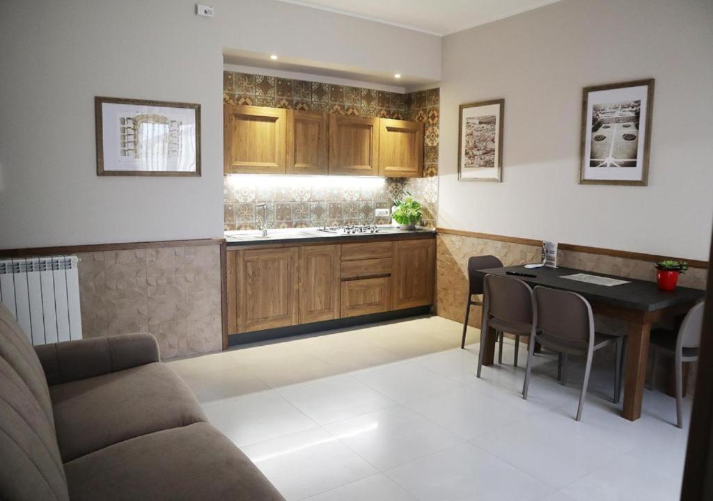 Residenza La Reggia Bed & Breakfast กาแซร์ตา ภายนอก รูปภาพ